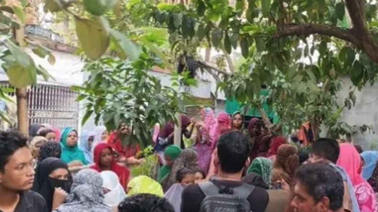 কুমিল্লায় মা-বোনকে কুপিয়ে হত্যা, ছেলে ও পুত্রবধূ আটক